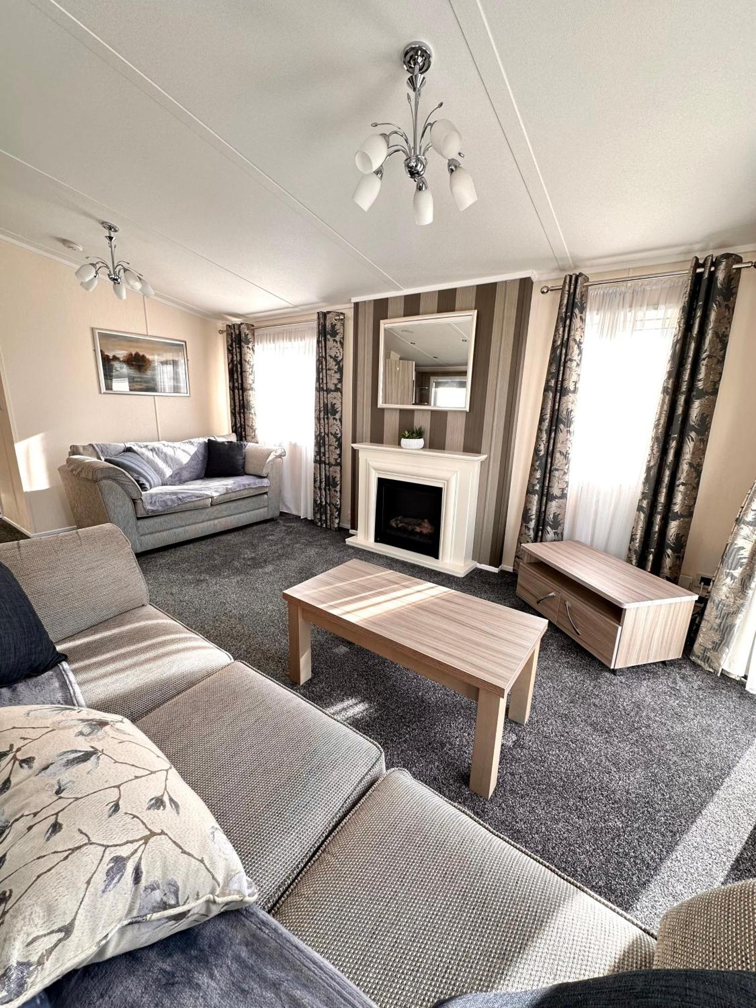 Bluebell Lodge, Dog Friendly Holiday home *